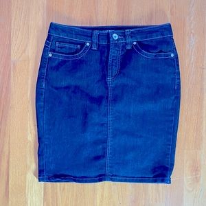 Nine West Denim Knee Length Skirt Size 4/27